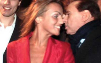 Hôn thê kém 49 tuổi của ông Berlusconi