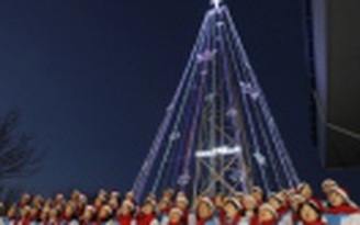 Hàn Quốc lại thắp sáng “cây thông Giáng sinh” dọc biên giới