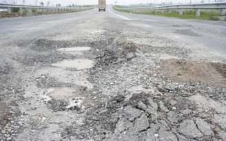 Đường cao tốc Cầu Giẽ - Ninh Bình lún nứt vì ép tiến độ