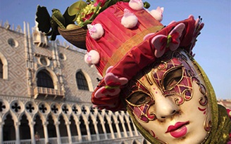 Sôi động lễ hội hóa trang Venice 2012