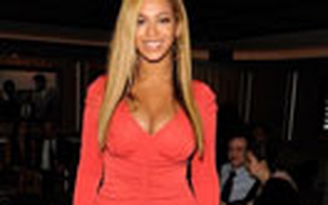 Beyoncé khoe dáng sau khi sinh con
