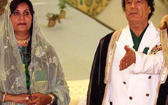 Rao bán áo và nhẫn của ông Gaddafi