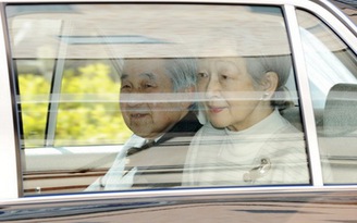 Nhật hoàng Akihito mổ tim thành công
