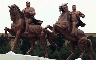 Triều Tiên khánh thành tượng Kim Jong-il