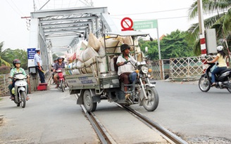 Tai nạn đường sắt tăng do dự án “rùa”