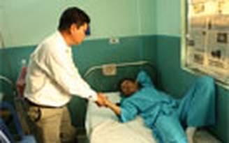 “Không thể chấp nhận” việc còng tay nhà báo
