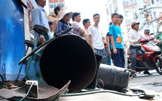 Ra ngõ gặp “bom hơi”