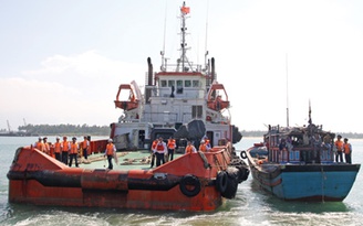 11 ngư dân bị nạn đã về nhà