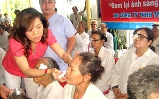 Phẫu thuật mắt miễn phí