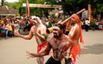 Tưng bừng lễ hội đường phố tại Festival Huế 2012
