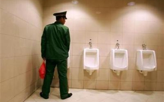 Nhà vệ sinh ở Bắc Kinh không được có quá “hai con ruồi”