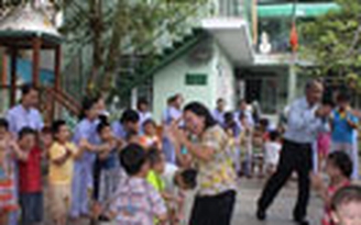 Đem tiếng cười cho trẻ thơ