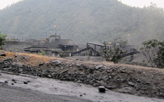 Mỏ than "ngoại" khai thác vượt hạn mức