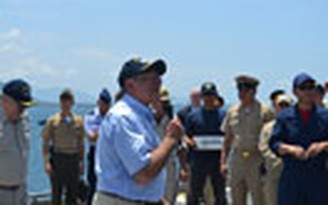 Bộ trưởng Quốc phòng Mỹ thăm vịnh Cam Ranh