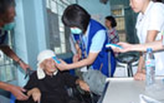 Khám bệnh cho người nghèo