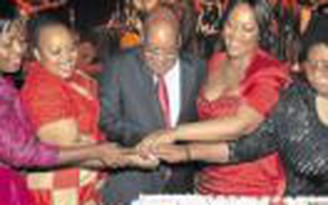 Tổng thống Nam Phi sắp mất gói tiền chu cấp cho bốn bà vợ