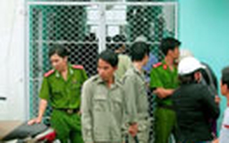 Chồng đâm chết vợ rồi bỏ trốn