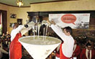 Ly cocktail lớn nhất