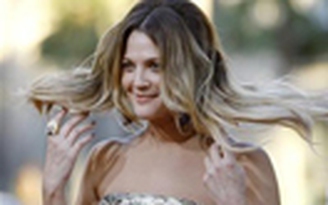 Drew Barrymore làm “mỹ nhân cứu anh hùng”