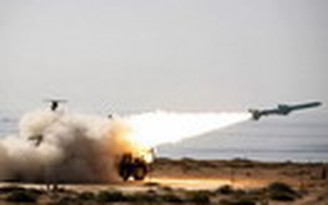 Iran tập trận tên lửa ở sa mạc