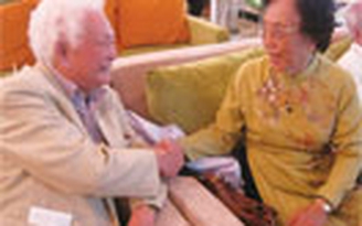Giao lưu với bà Nguyễn Thị Bình