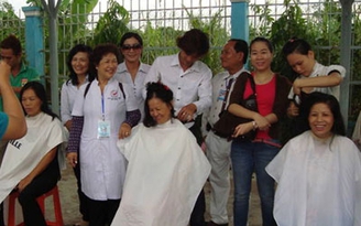 Giúp người nghèo