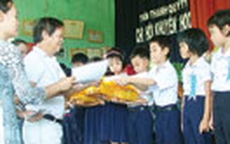 Tặng thưởng khuyến học