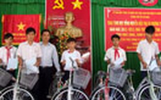 Tặng học bổng 24.8.2012