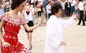 Thí sinh Hoa hậu Thế giới 2012 hào hứng với văn hóa Nội Mông