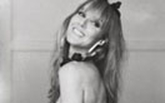 Celine Dion bất ngờ chụp ảnh bán nude