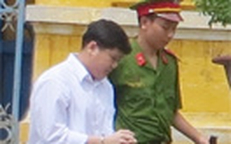 Giám đốc phòng giao dịch ngân hàng tiếp tay lừa đảo 30 tỉ đồng
