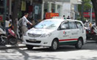 Doanh nghiệp taxi “mệt mỏi” vì điều chỉnh giá cước