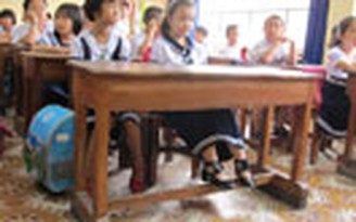 Khom lưng ngồi học