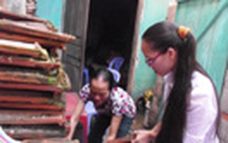 Rơi nước mắt khi tới thăm thủ khoa nghèo