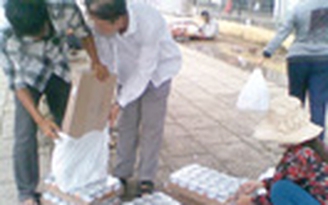 Cho "thuê" CMND mua hàng miễn thuế - Kỳ 2: Công khai mua bán giấy tờ tùy thân