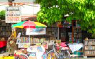 Cụ ông biến nhà thành thư viện cộng đồng