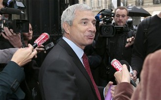 Chủ tịch Quốc hội Pháp bị chỉ trích vì tuyển vợ làm trợ lý