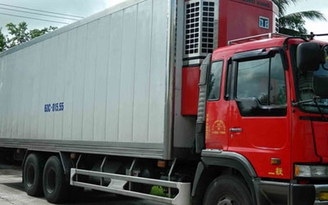 Xe đông lạnh quẹt xe máy, 2 thanh niên tử vong