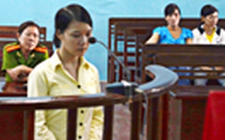 Thủ quỹ lấy tiền ngân hàng đánh đề lãnh án