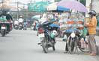 Cầu biến thành chợ