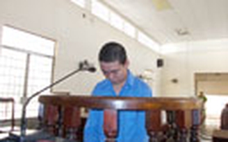 Giết vợ không thành, lãnh án 8 năm tù