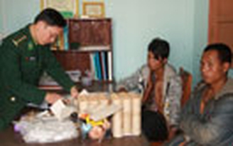 Bắt vụ vận chuyển pháo lậu qua biên giới