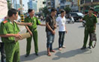 Bắt được hai tên cướp "ép" xe nạn nhân đâm vào dải phân cách