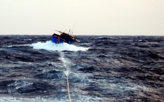 Nhiều tàu cá bị nạn trong khu vực thời tiết xấu