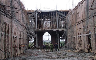 Điều tra vụ sập mái nhà thờ Ngọc Lâm