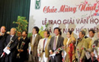 Chưa nhận được văn bản từ chối của 2 nhà văn