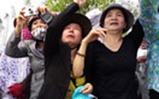 Hàng ngàn người dân Quảng Bình tập trung từ sáng chờ đón Đại tướng