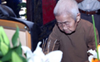 Lặn lội từ xa về viếng Đại tướng