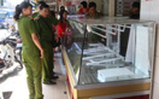 Trộm dọn sạch tiệm vàng