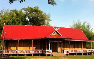 Dựng nhà rông cho làng